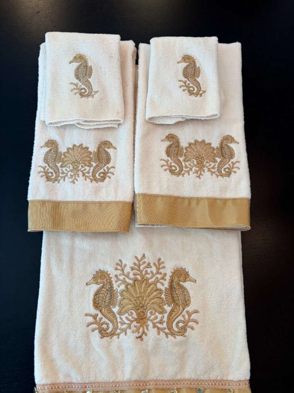 Avanti Towel Set Seahorse w/charms Five Piece Ivory Gold